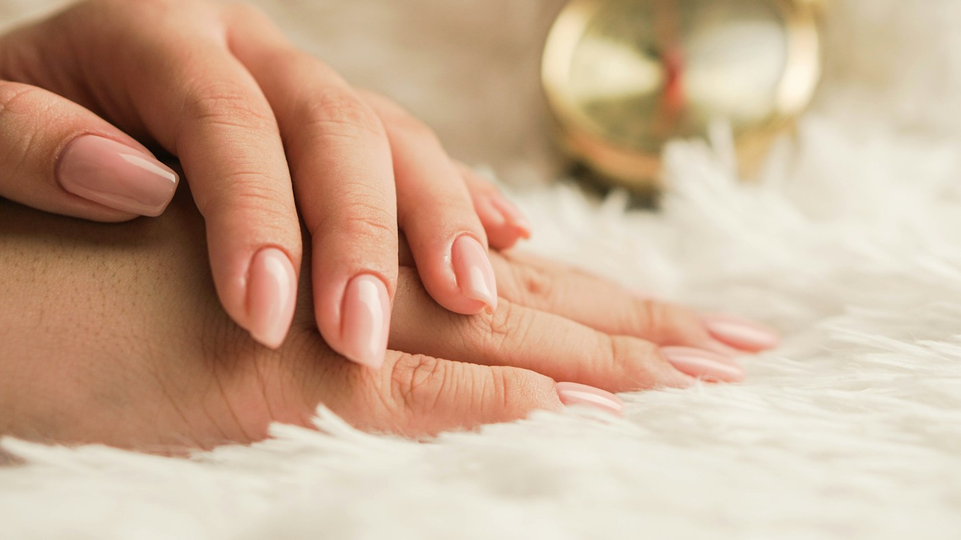 Unhas naturais em tom rosado